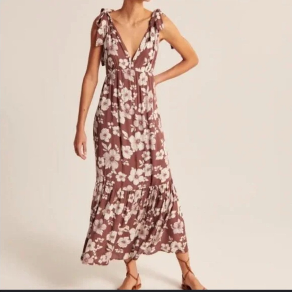 Abercrombie & Fitch Floral Maxi Dress in mauve and White